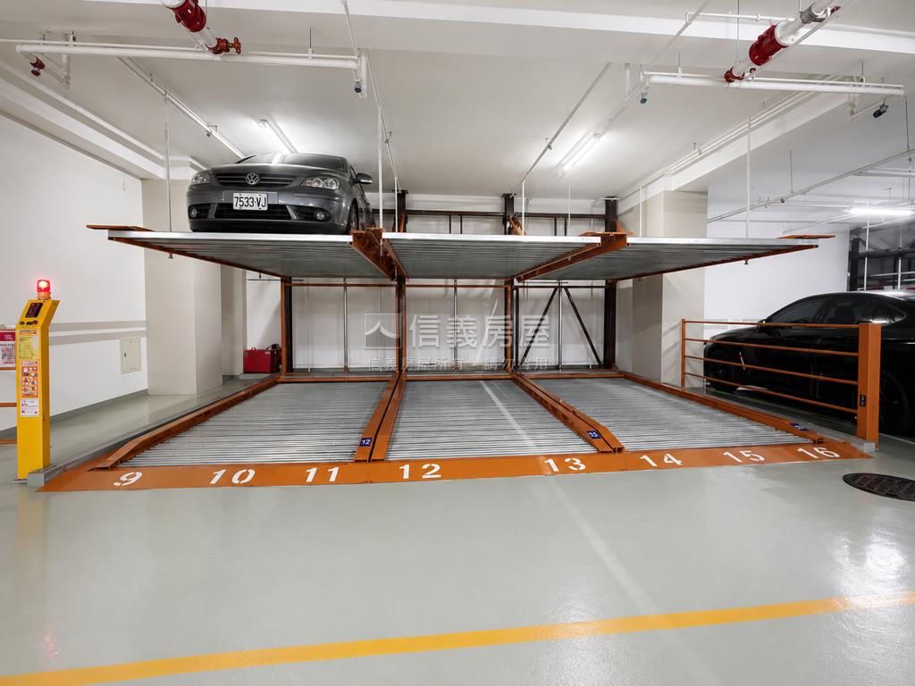 巨蛋核心城車位兩房房屋室內格局與周邊環境