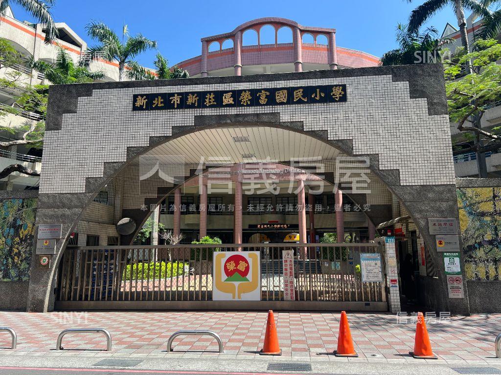 學府公園景觀二房房屋室內格局與周邊環境