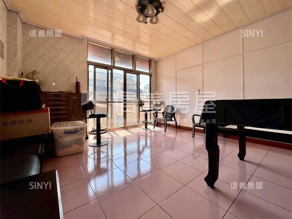 近７４稀有朝南大地坪透店房屋室內格局與周邊環境