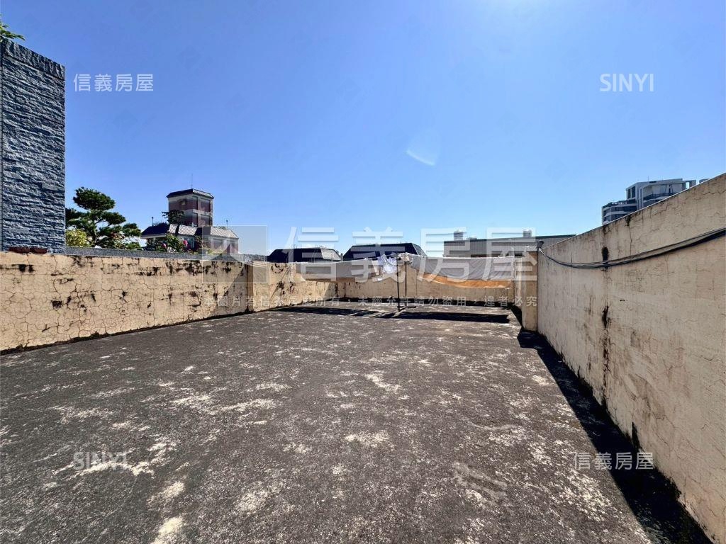 近７４稀有朝南大地坪透店房屋室內格局與周邊環境