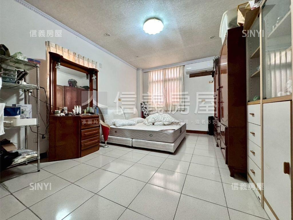 近７４稀有朝南大地坪透店房屋室內格局與周邊環境