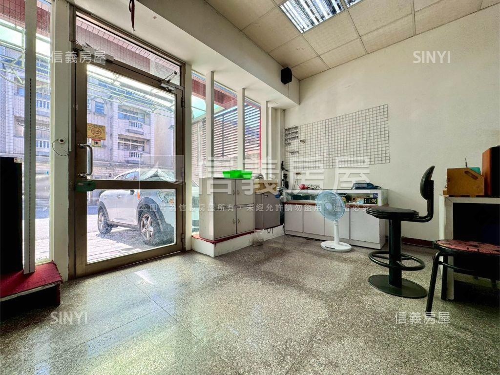 近７４稀有朝南大地坪透店房屋室內格局與周邊環境