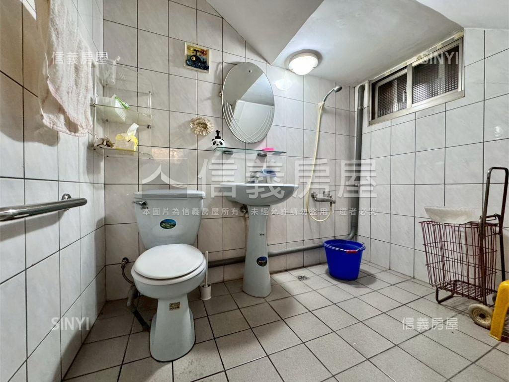 近７４稀有朝南大地坪透店房屋室內格局與周邊環境