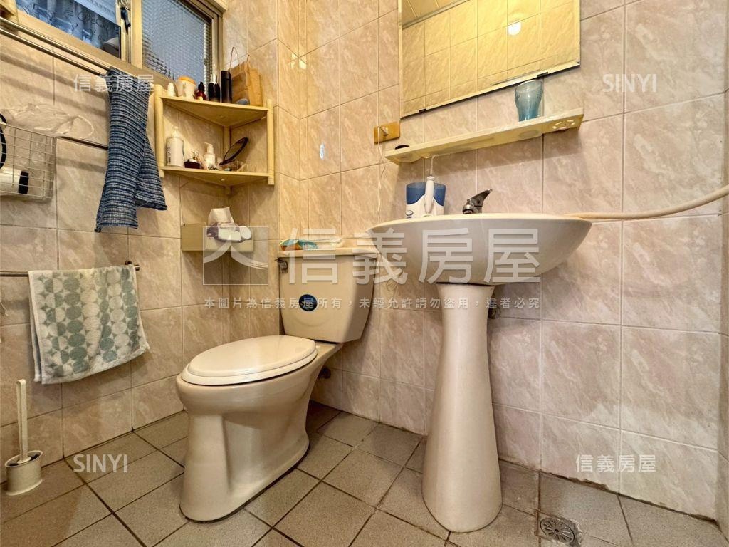 近７４稀有朝南大地坪透店房屋室內格局與周邊環境