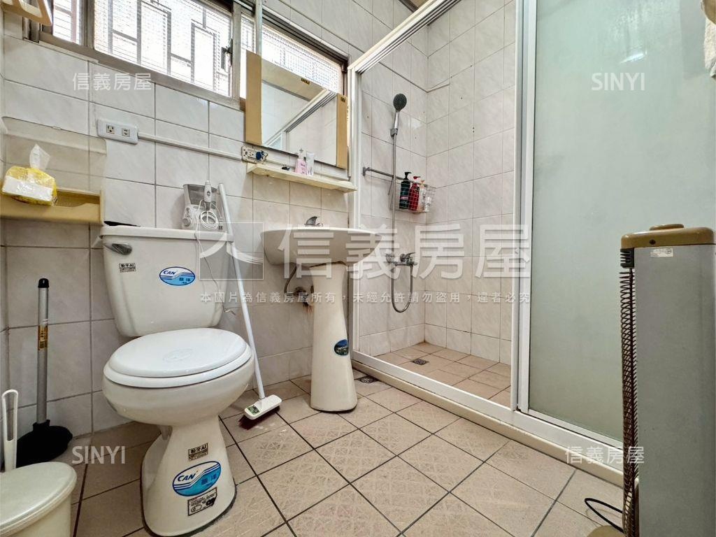 近７４稀有朝南大地坪透店房屋室內格局與周邊環境