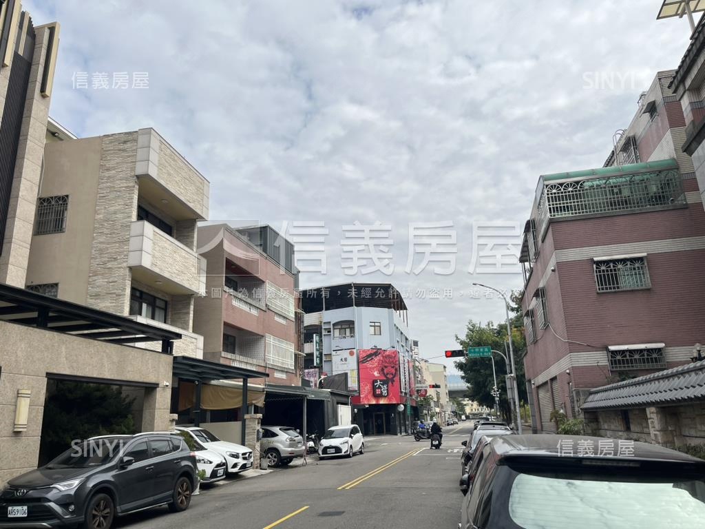 近７４稀有朝南大地坪透店房屋室內格局與周邊環境