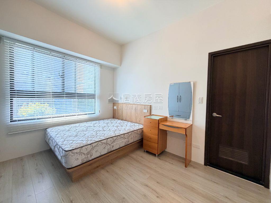 富旺雍華。朝南四房平車房屋室內格局與周邊環境