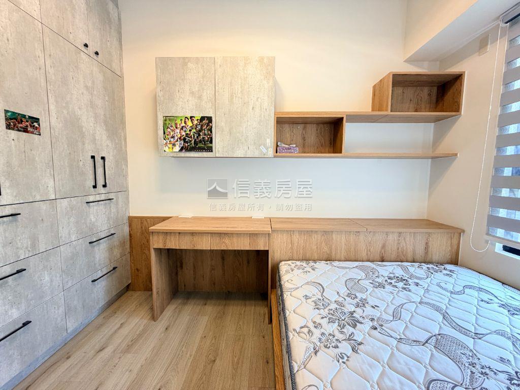 富旺雍華。朝南四房平車房屋室內格局與周邊環境