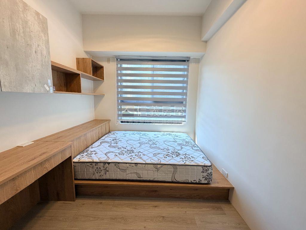 富旺雍華。朝南四房平車房屋室內格局與周邊環境