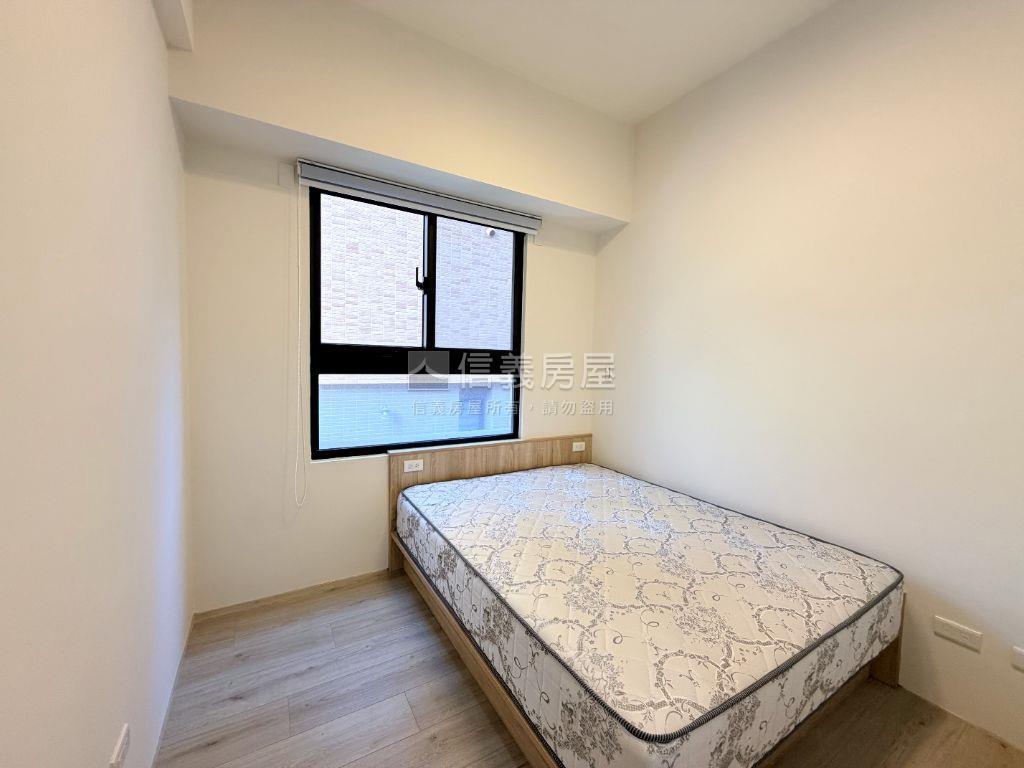 富旺雍華。朝南四房平車房屋室內格局與周邊環境