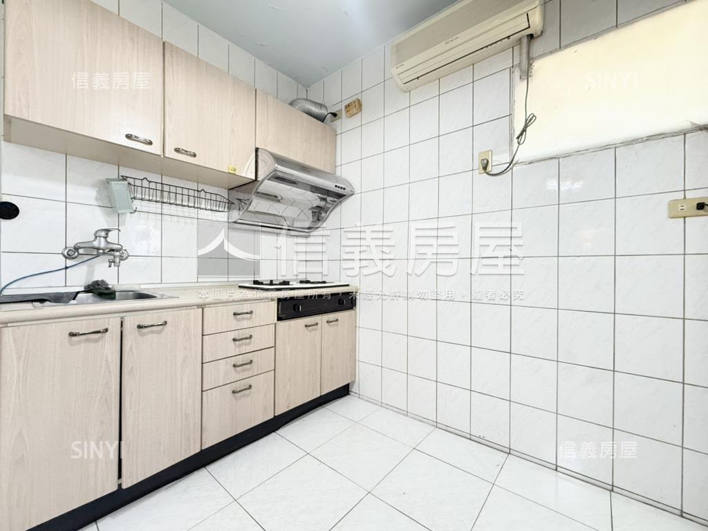 近兵仔市｜有陽台小資兩房房屋室內格局與周邊環境