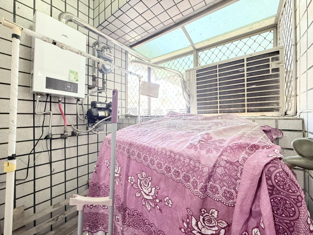 近兵仔市｜有陽台小資兩房房屋室內格局與周邊環境