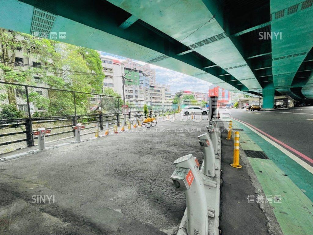 專營美麗新天地邊間附車位房屋室內格局與周邊環境
