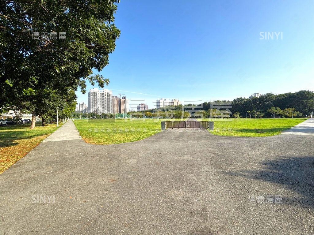 觀雲Ⅲ高樓層２房平車房屋室內格局與周邊環境