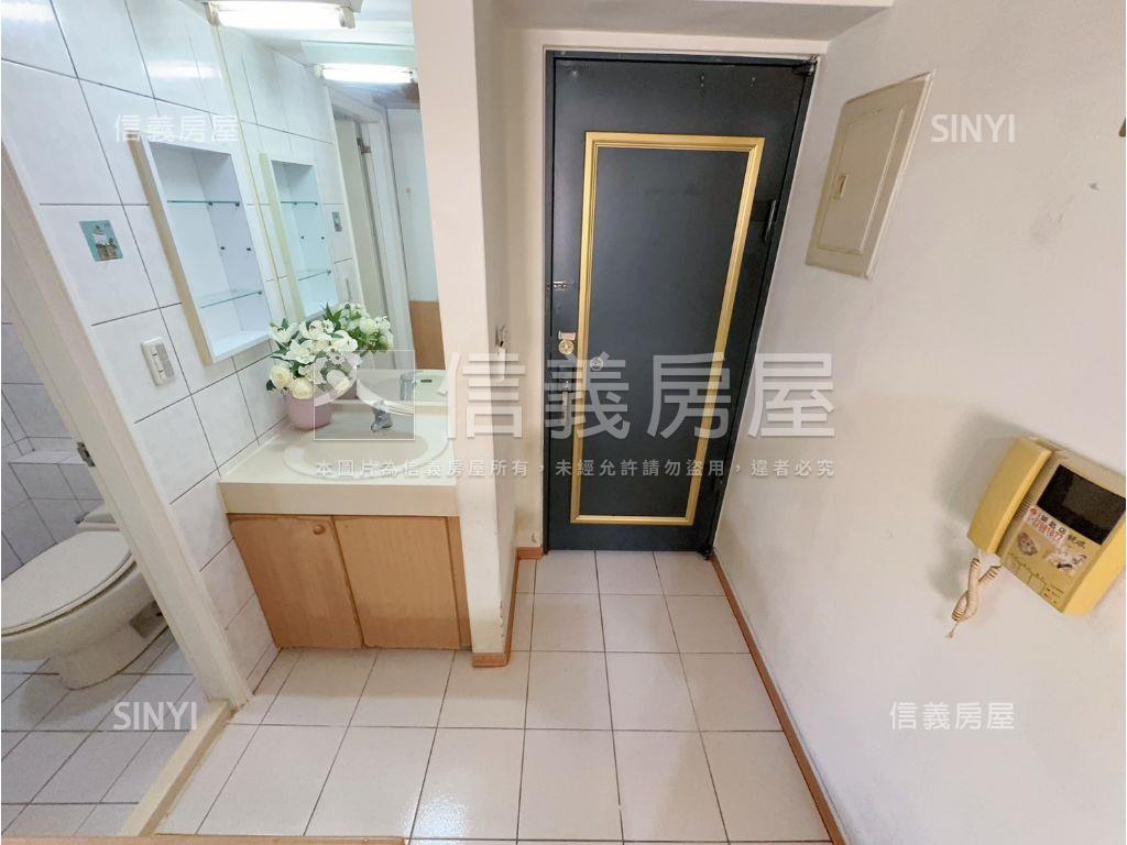 西屯採光一房附車位房屋室內格局與周邊環境