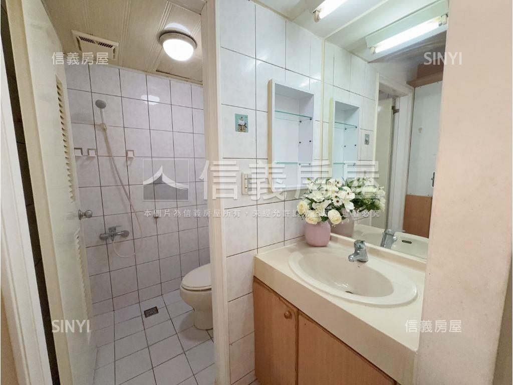 西屯採光一房附車位房屋室內格局與周邊環境