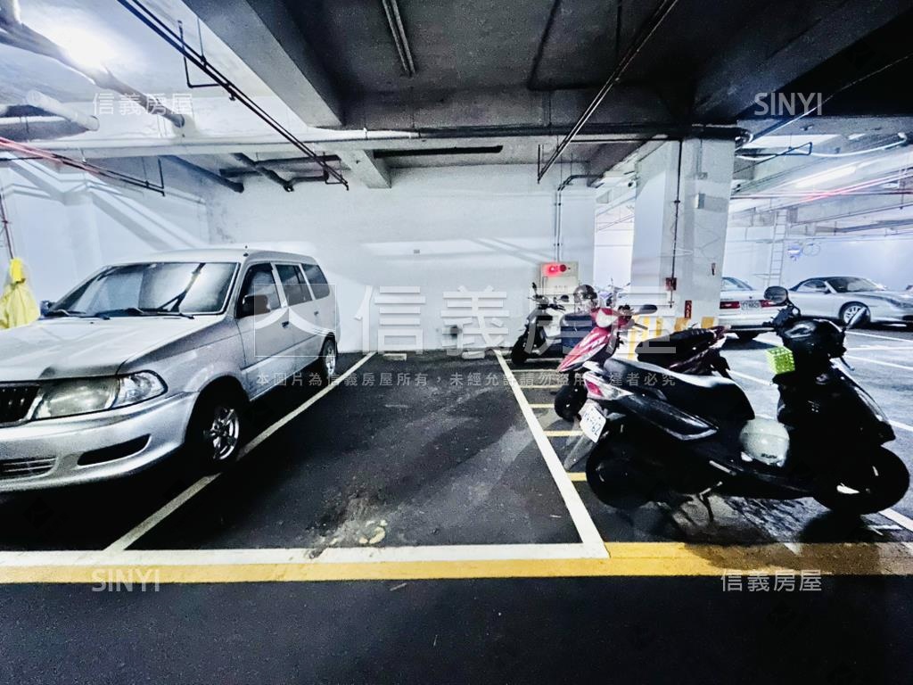 近青年公園．電梯三房車位房屋室內格局與周邊環境