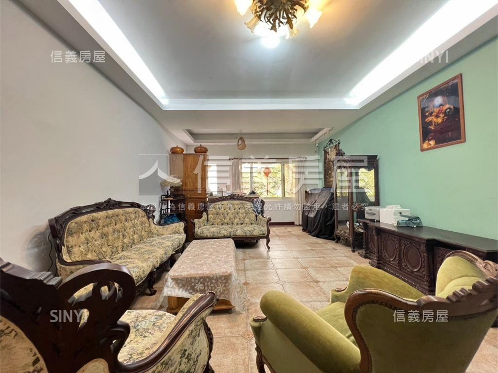 青青草原朝東南別墅房屋室內格局與周邊環境