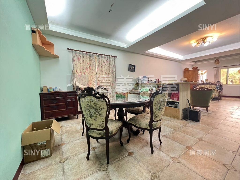 青青草原朝東南別墅房屋室內格局與周邊環境