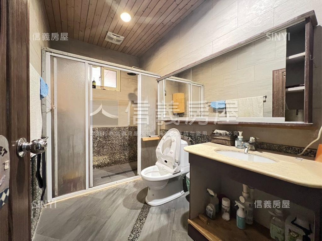 青青草原朝東南別墅房屋室內格局與周邊環境