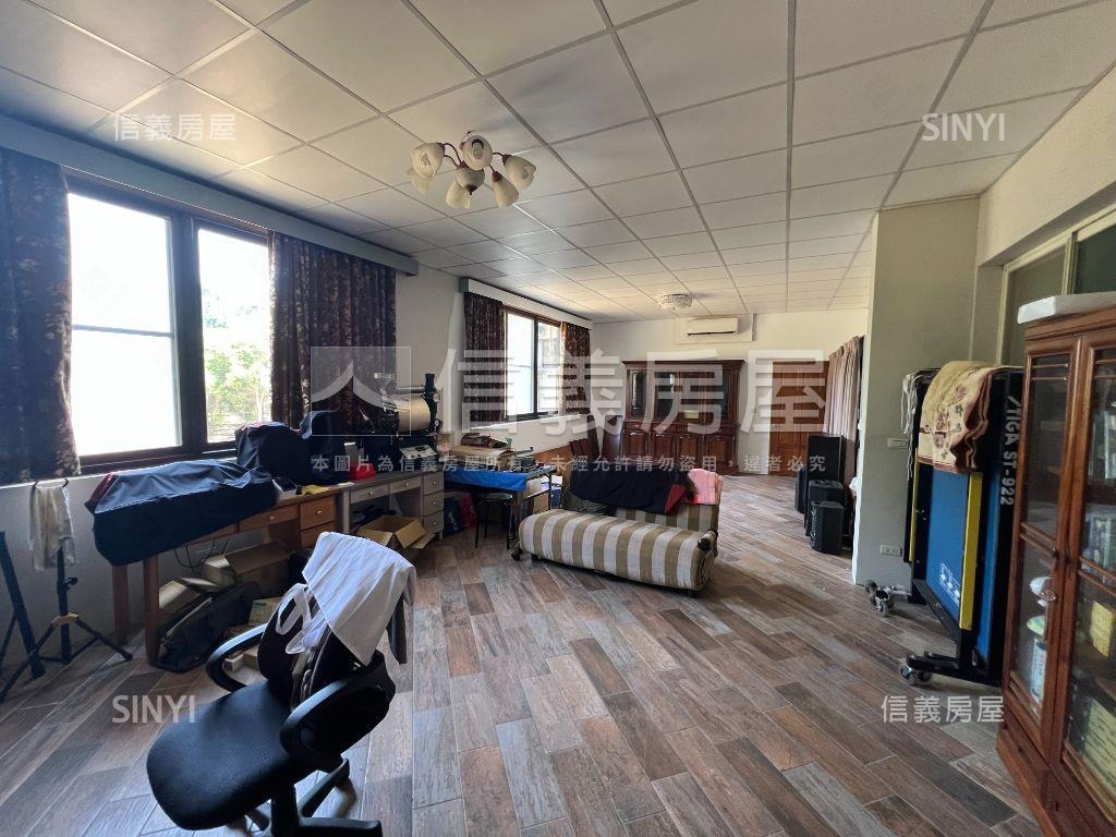 青青草原朝東南別墅房屋室內格局與周邊環境