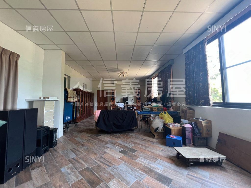 青青草原朝東南別墅房屋室內格局與周邊環境