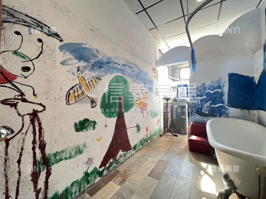 青青草原朝東南別墅房屋室內格局與周邊環境