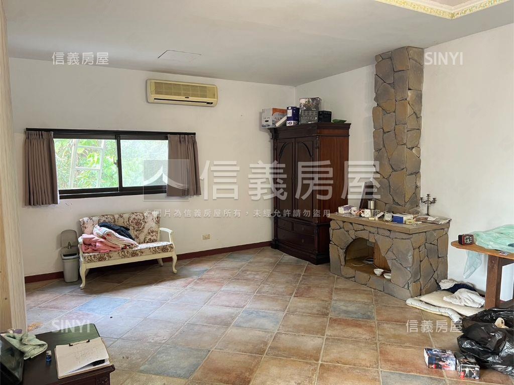 青青草原朝東南別墅房屋室內格局與周邊環境