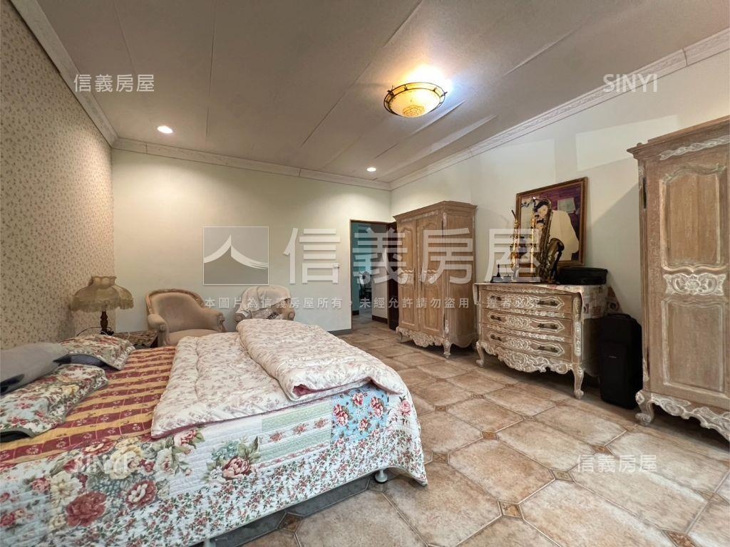 青青草原朝東南別墅房屋室內格局與周邊環境