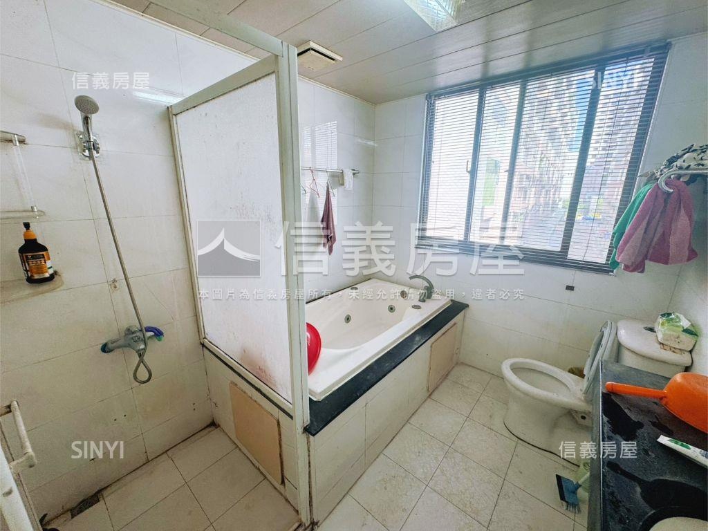 震後臨路透天屋主誠意處理房屋室內格局與周邊環境