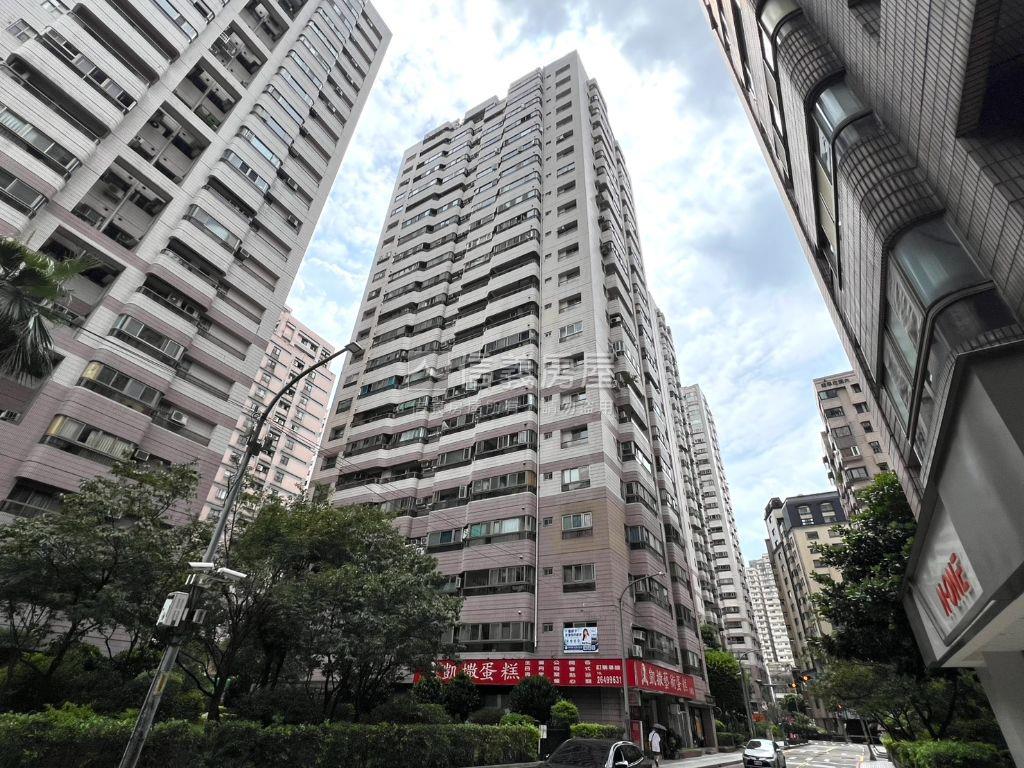高樓層登峰景觀兩房房屋室內格局與周邊環境