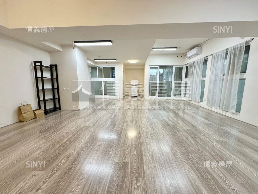 專任容邑ＰＡＲＫ大空間房屋室內格局與周邊環境