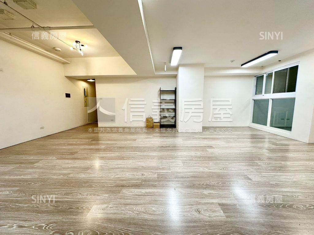 專任容邑ＰＡＲＫ大空間房屋室內格局與周邊環境