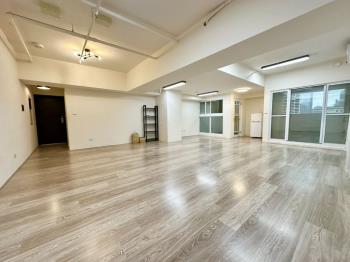 專任容邑ＰＡＲＫ大空間