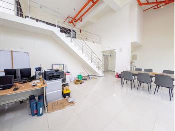 角間人潮近植物園金店