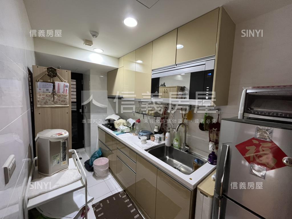 達官苑美裝坡平車位房屋室內格局與周邊環境