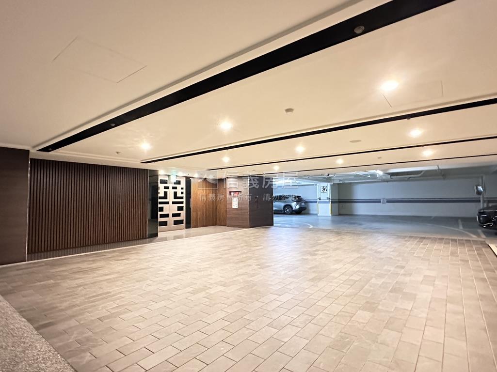 君峰會。次頂晨曦。雙車位房屋室內格局與周邊環境