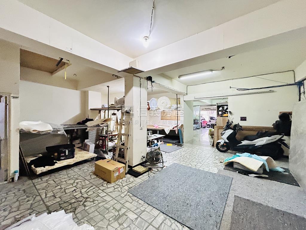 公園旁。面寬店辦房屋室內格局與周邊環境