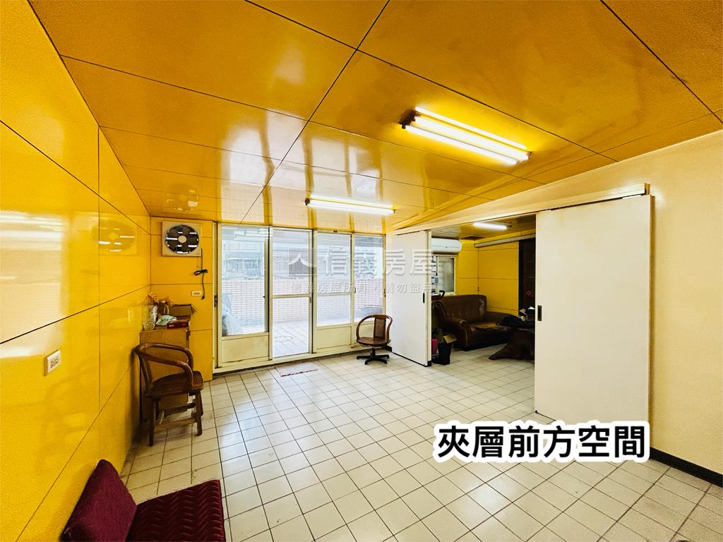 公園旁。面寬店辦房屋室內格局與周邊環境