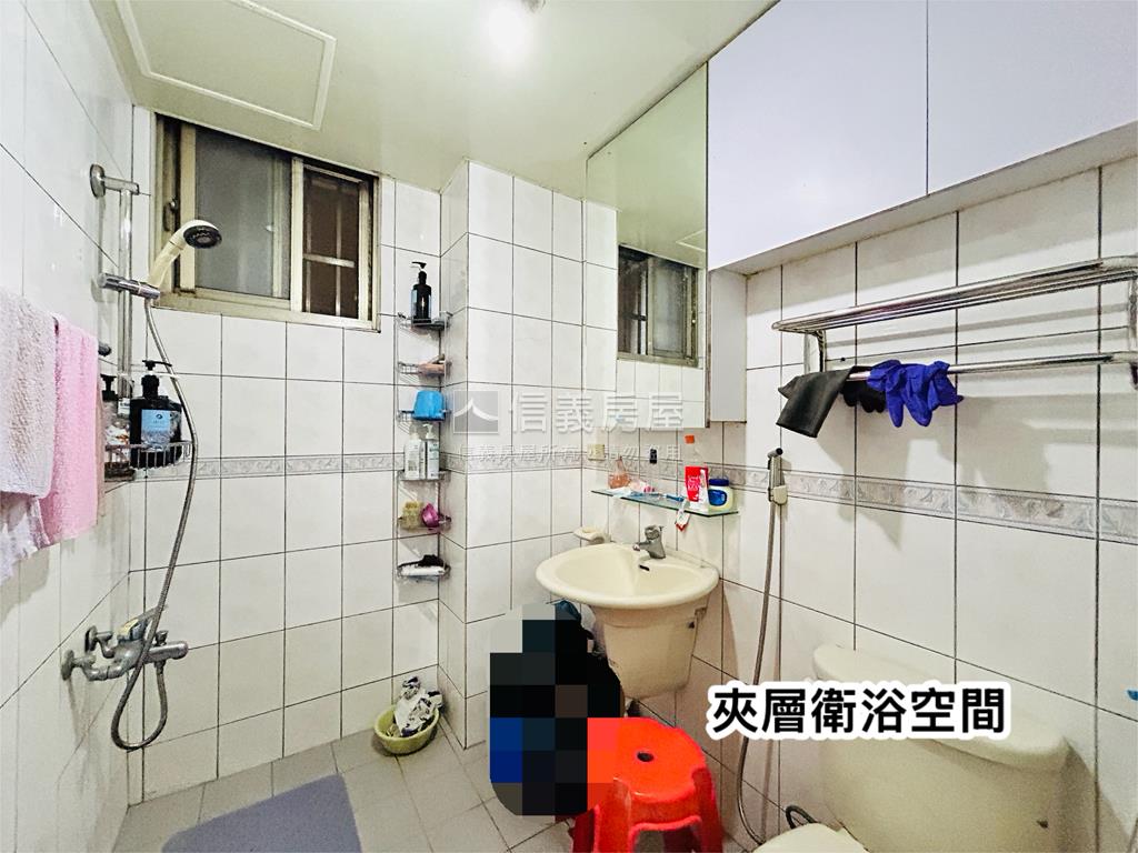 公園旁。面寬店辦房屋室內格局與周邊環境
