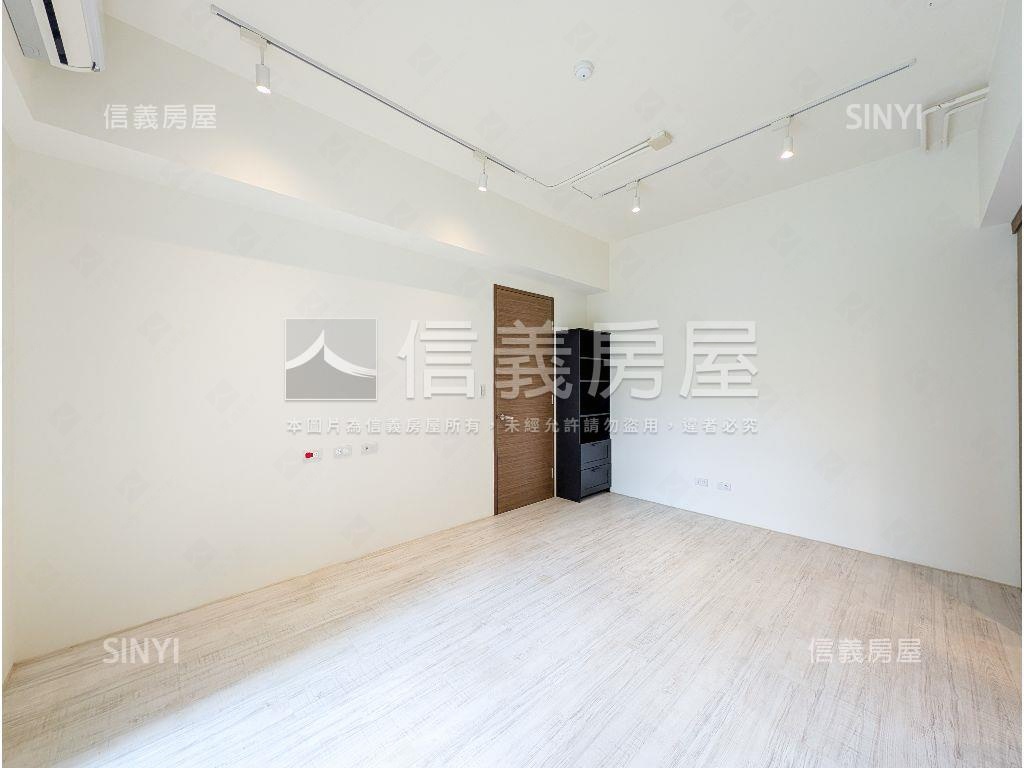 國美典藏樹景３房車位房屋室內格局與周邊環境