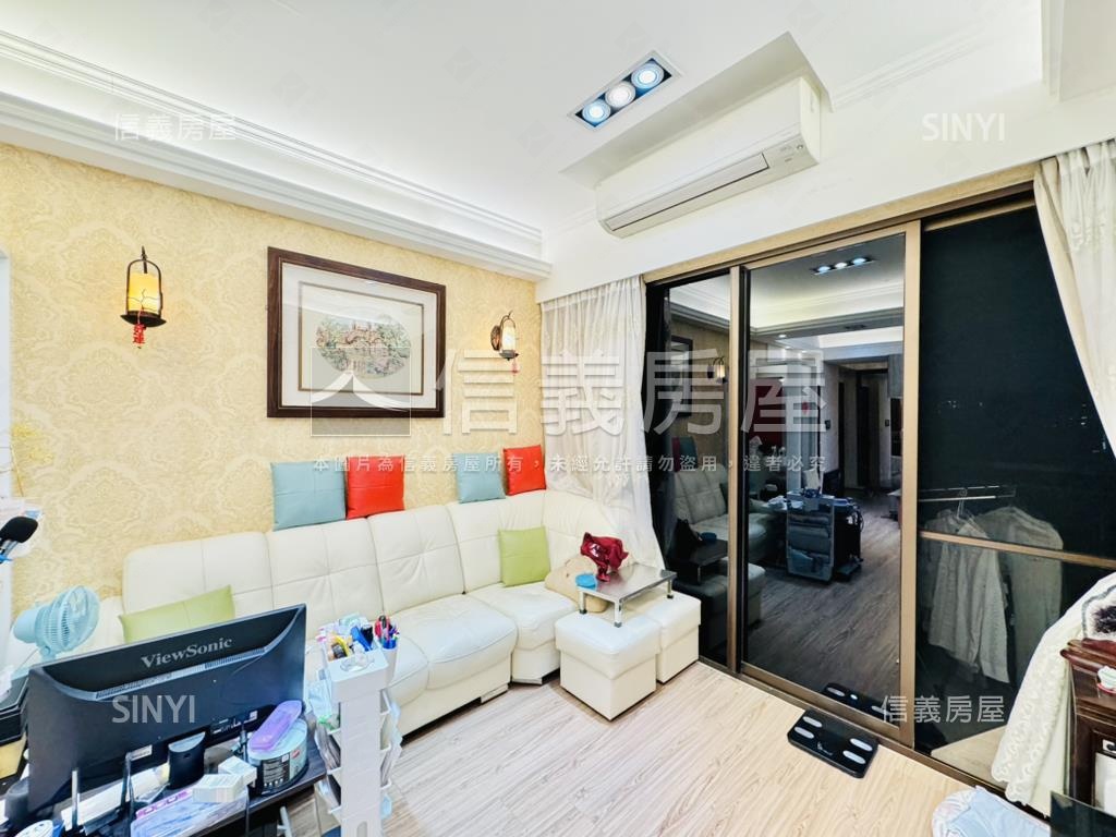 雲極３房車位房屋室內格局與周邊環境