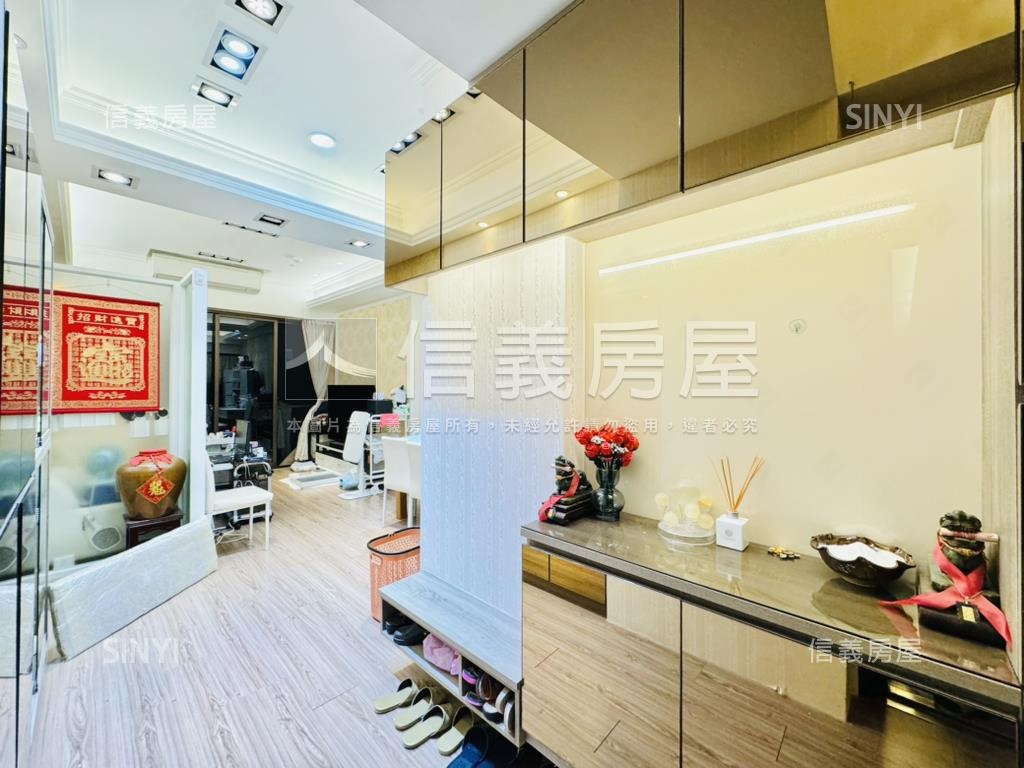 雲極３房車位房屋室內格局與周邊環境