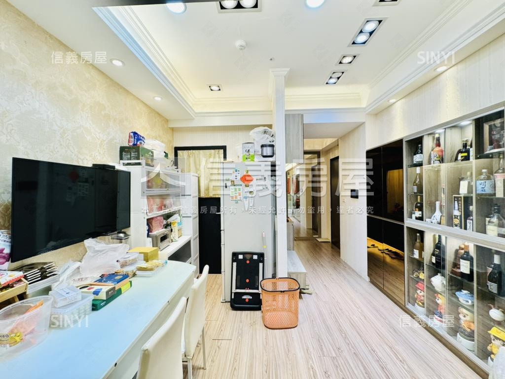 雲極３房車位房屋室內格局與周邊環境