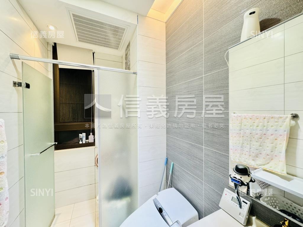 雲極３房車位房屋室內格局與周邊環境