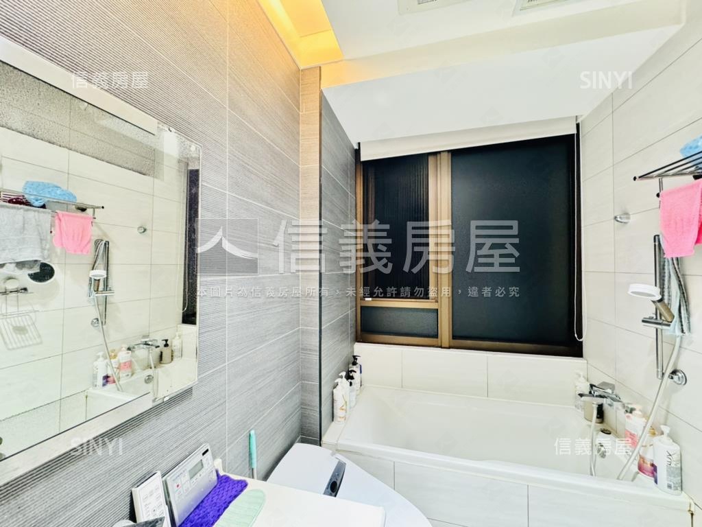 雲極３房車位房屋室內格局與周邊環境