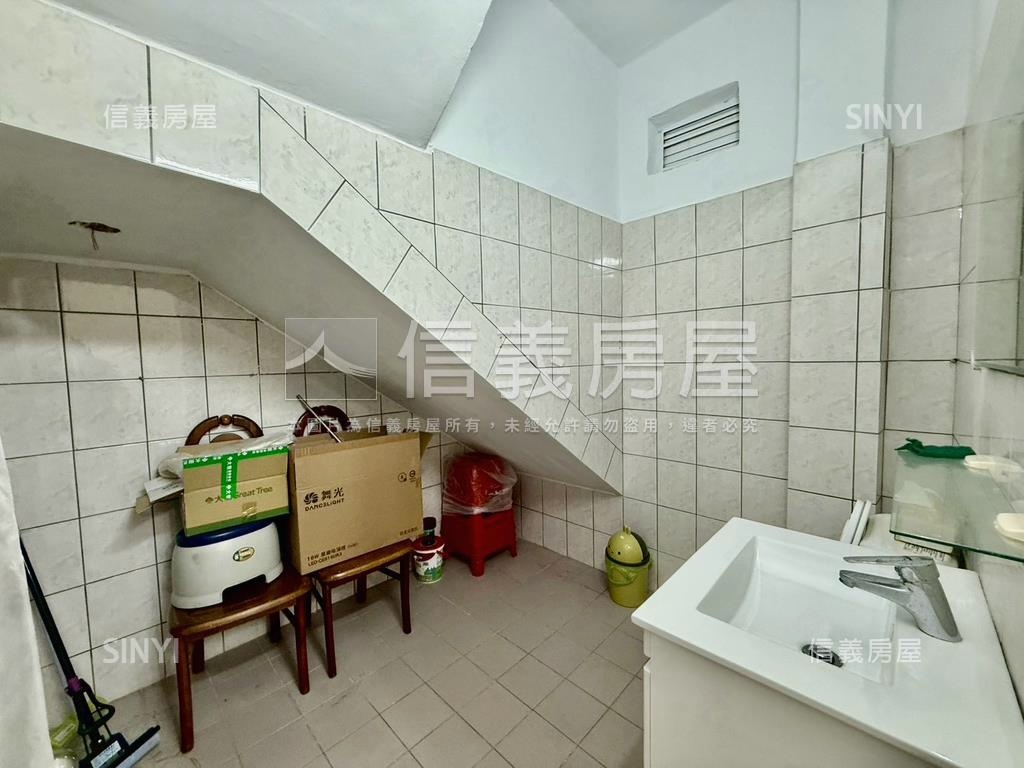 楊梅高中大露台美妝透天房屋室內格局與周邊環境