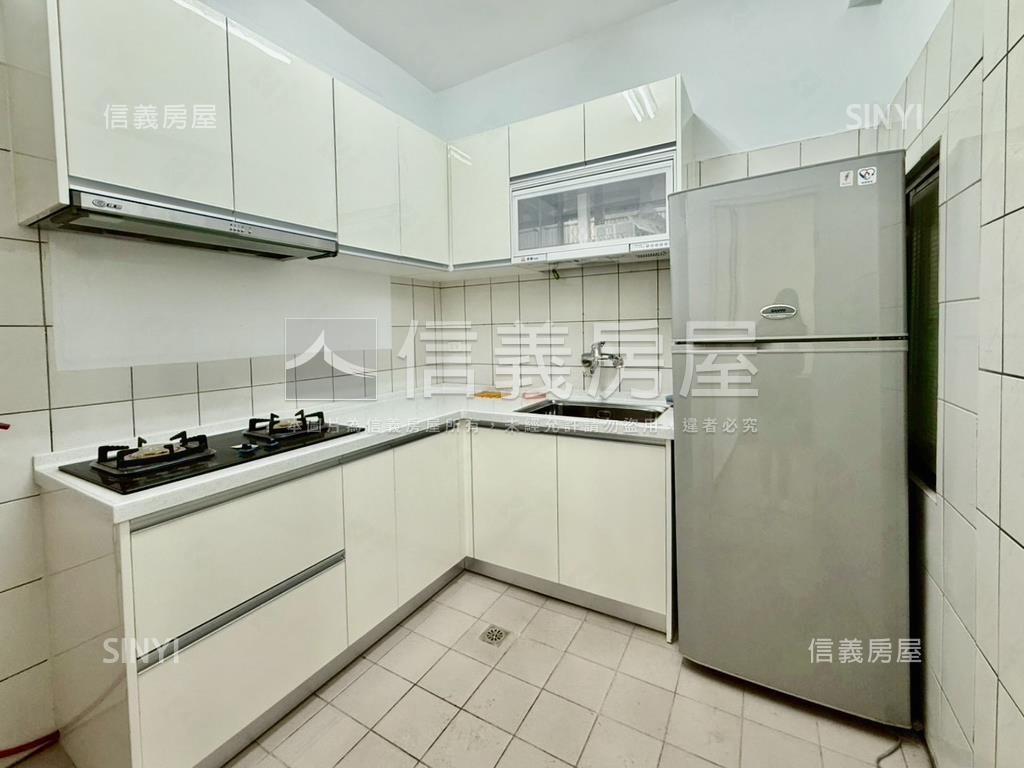 楊梅高中大露台美妝透天房屋室內格局與周邊環境