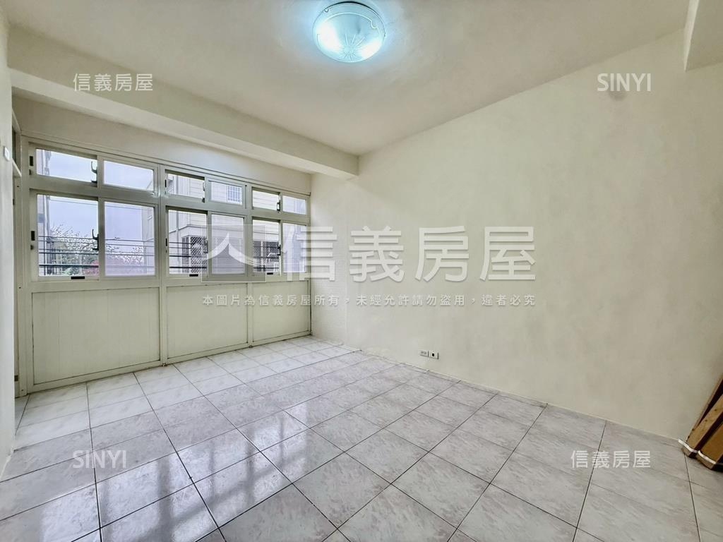 楊梅高中大露台美妝透天房屋室內格局與周邊環境