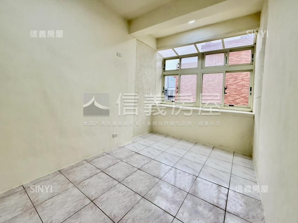 楊梅高中大露台美妝透天房屋室內格局與周邊環境